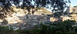 20240614_062937-modica-blick-sonnen-auf-gang.jpg